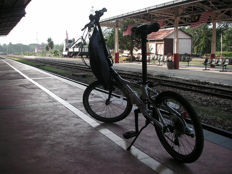 Helios awaitg boardg, Tampin Train Stn R.JPG.jpeg